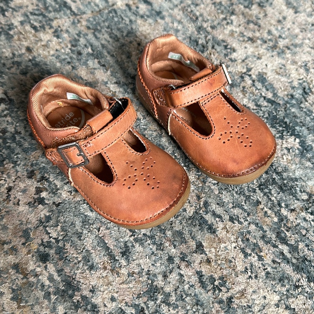 Stride Rite size 4.5W soft motion memory foam brown leather Mary Jane